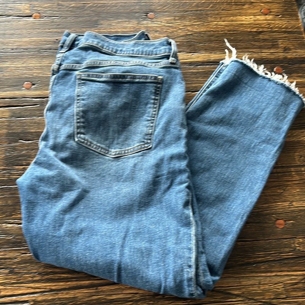 Gap size 32 girlfriend mid rise